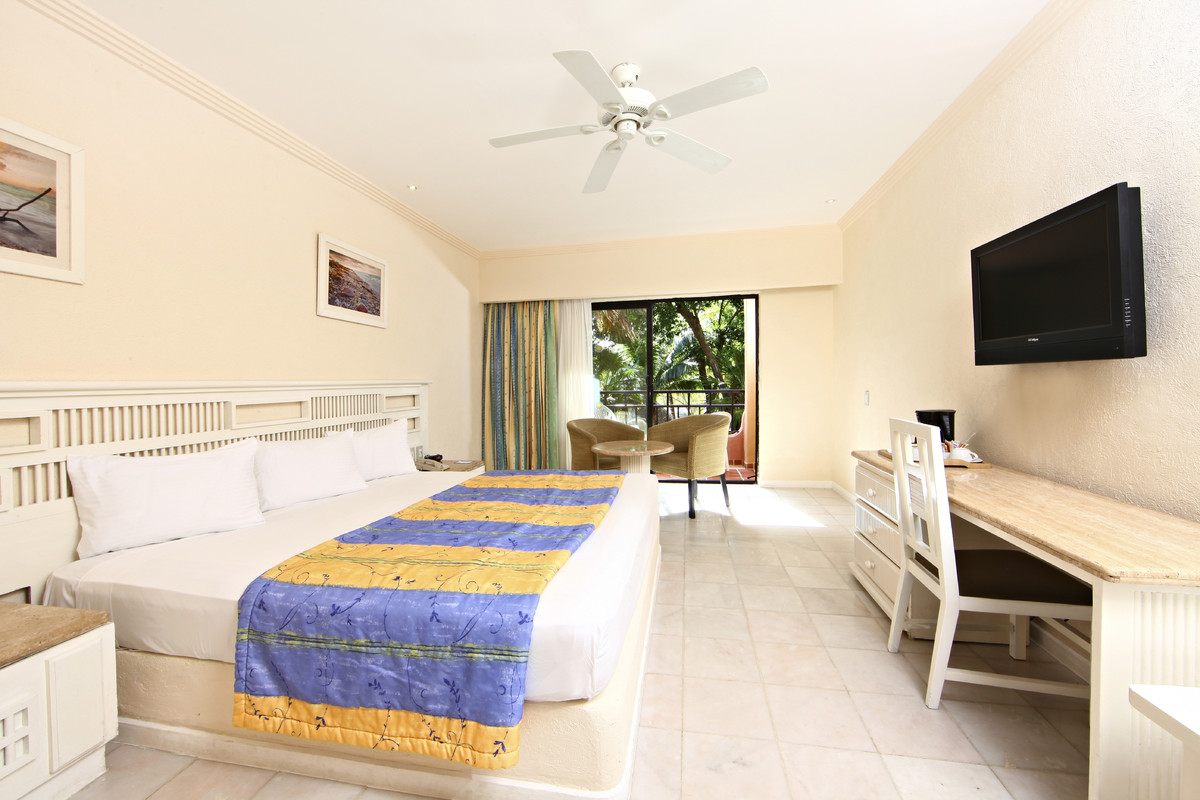 Welcome to Sandos Playacar Beach Resort!