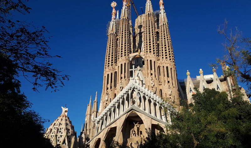 La belle Sagrada Familia éternelle inachevée Barcelone Espagne Cathy Varnier